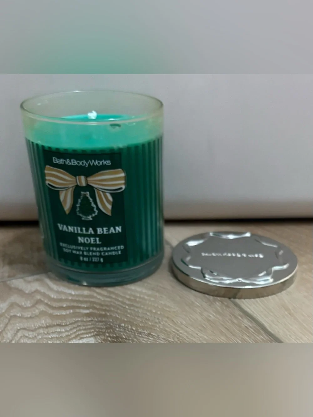 BATH & BODY WORKS SINGLE WICK CANDLE- VANILLA BEAN NOEL - 8 OZ. NEW